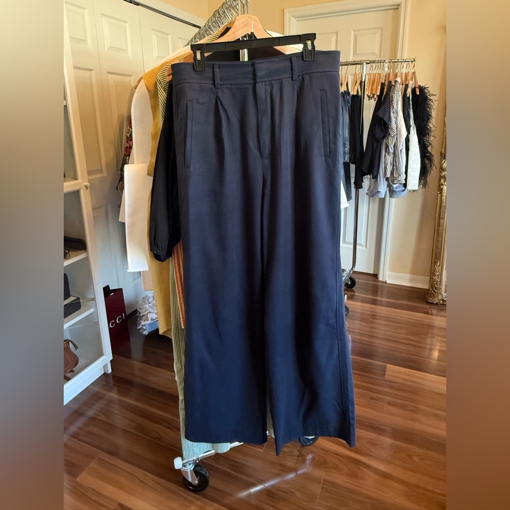 Everlane The Draper Pleated Pant in Navy Buttersmooth